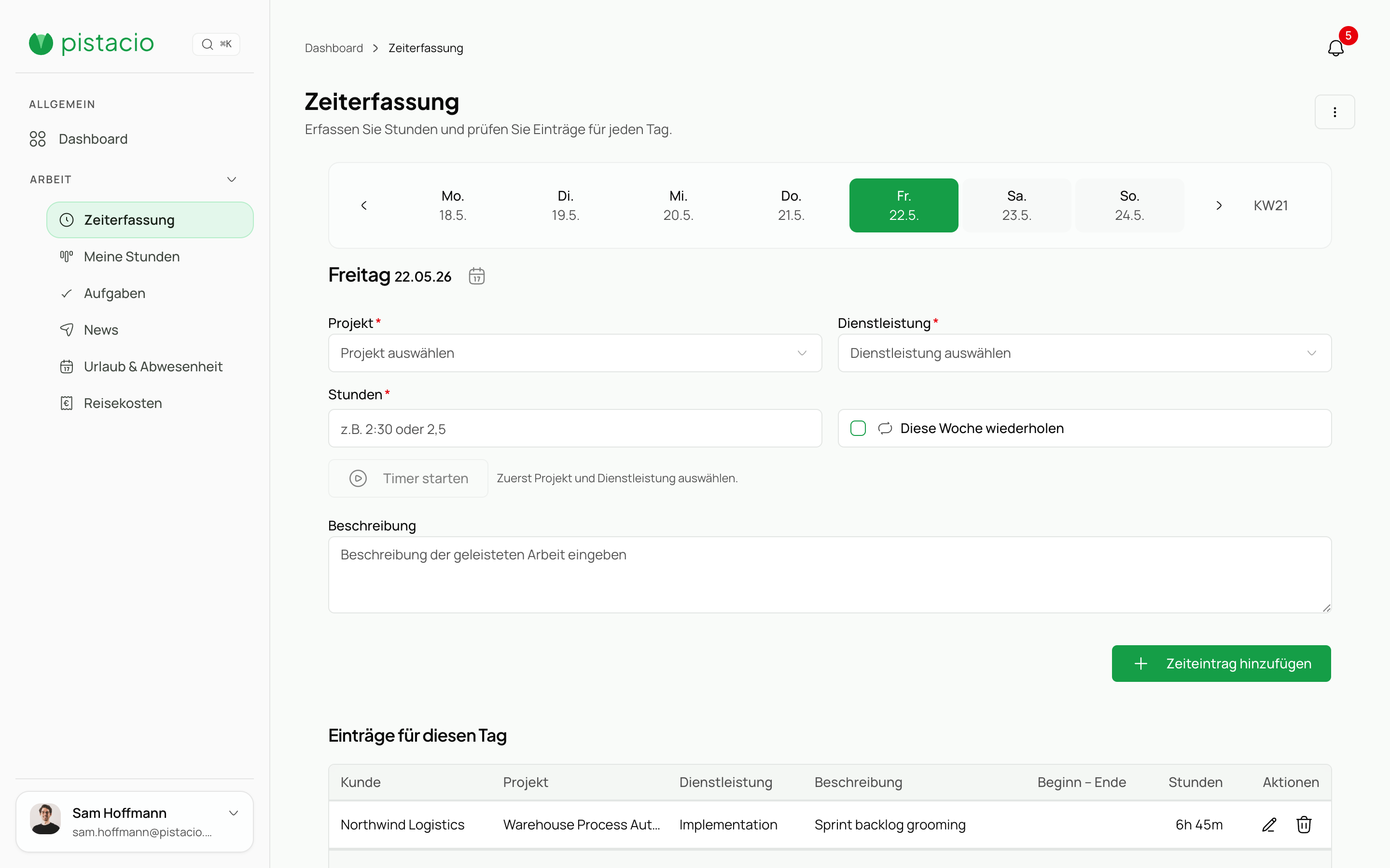 Zeiteintrag mit Projektauswahl, Dauer und Notiz.